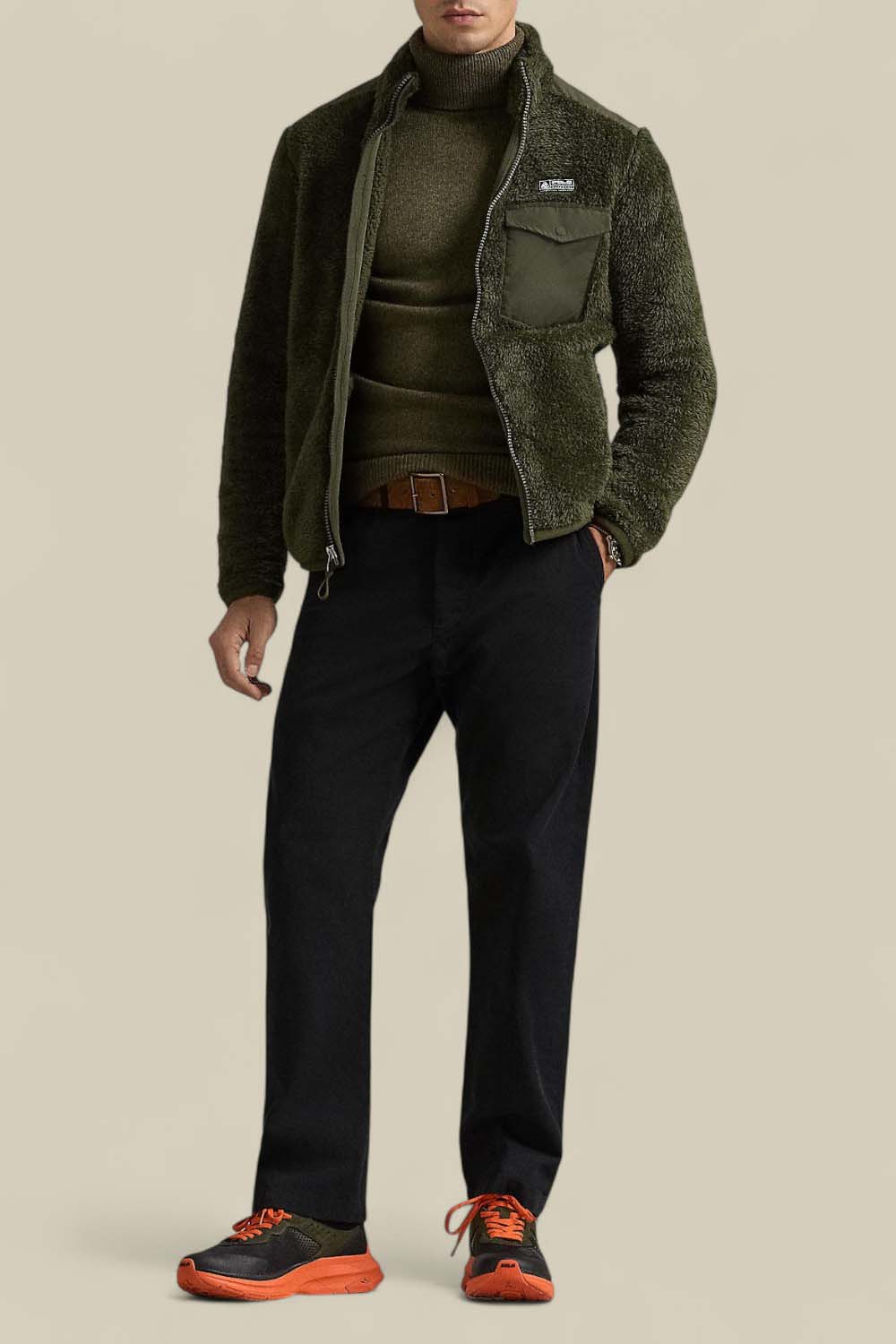 תמונת כל הלוק של מכנסי צ'ינו סלינגר